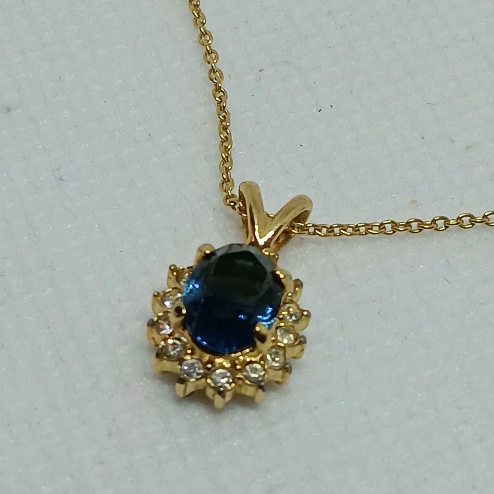 Vintage Goldtone Deep Blue Pendant Surrounded w Rhinestones Necklace